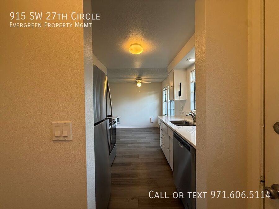 915 Sw 27th Cir - Photo 6 of 26