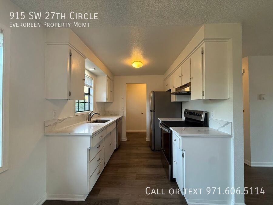 915 Sw 27th Cir - Photo 7 of 26