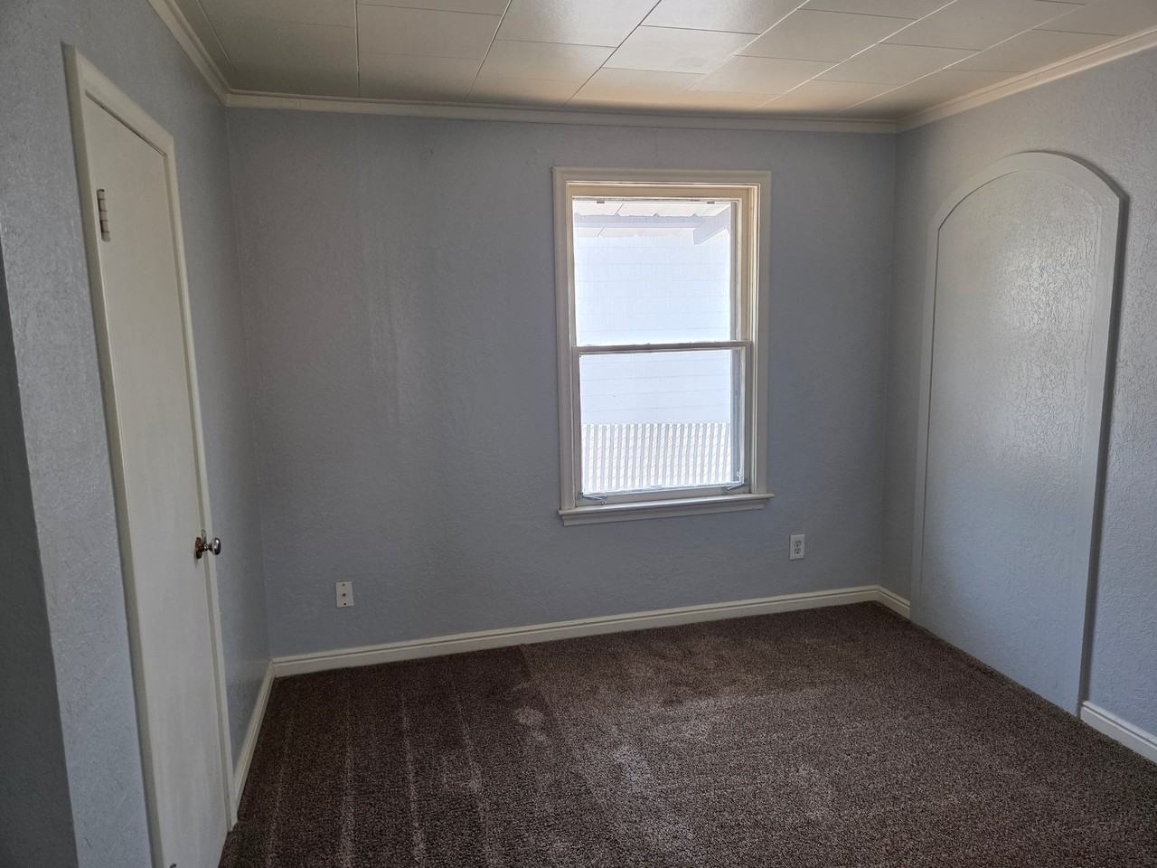 369 Center St - Photo 6 of 9