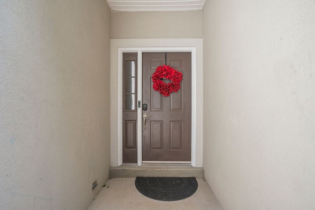 1004 Elmshade Ln - Photo 4 of 41