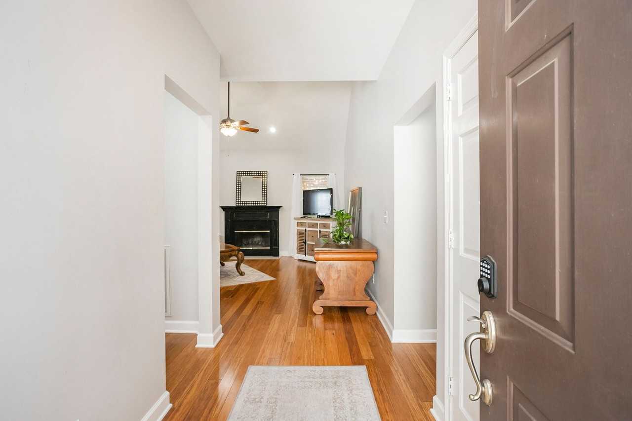 1004 Elmshade Ln - Photo 5 of 41