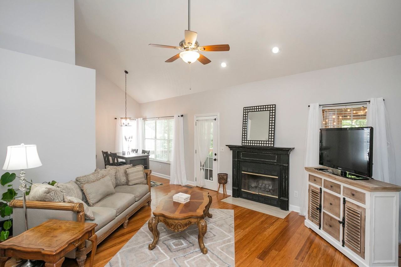 1004 Elmshade Ln - Photo 6 of 41