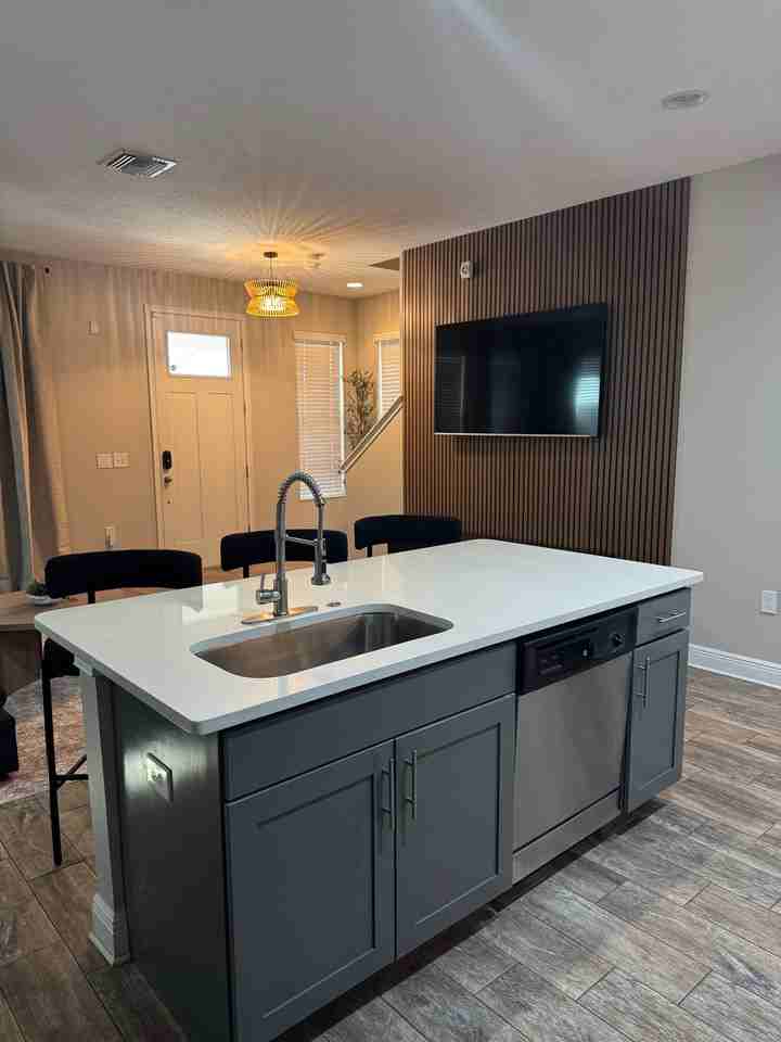 2126 W Spruce St - Photo 5 of 24