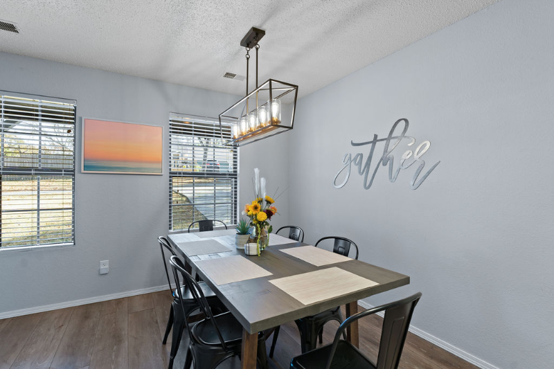 430 Lone Pine Rd - Photo 6 of 38