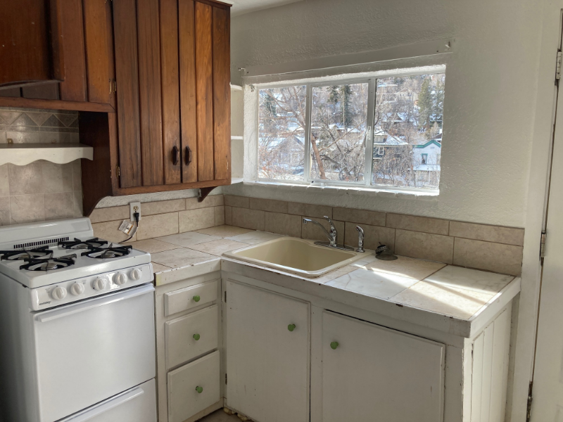 107 Waltham Ave - Photo 4 of 12