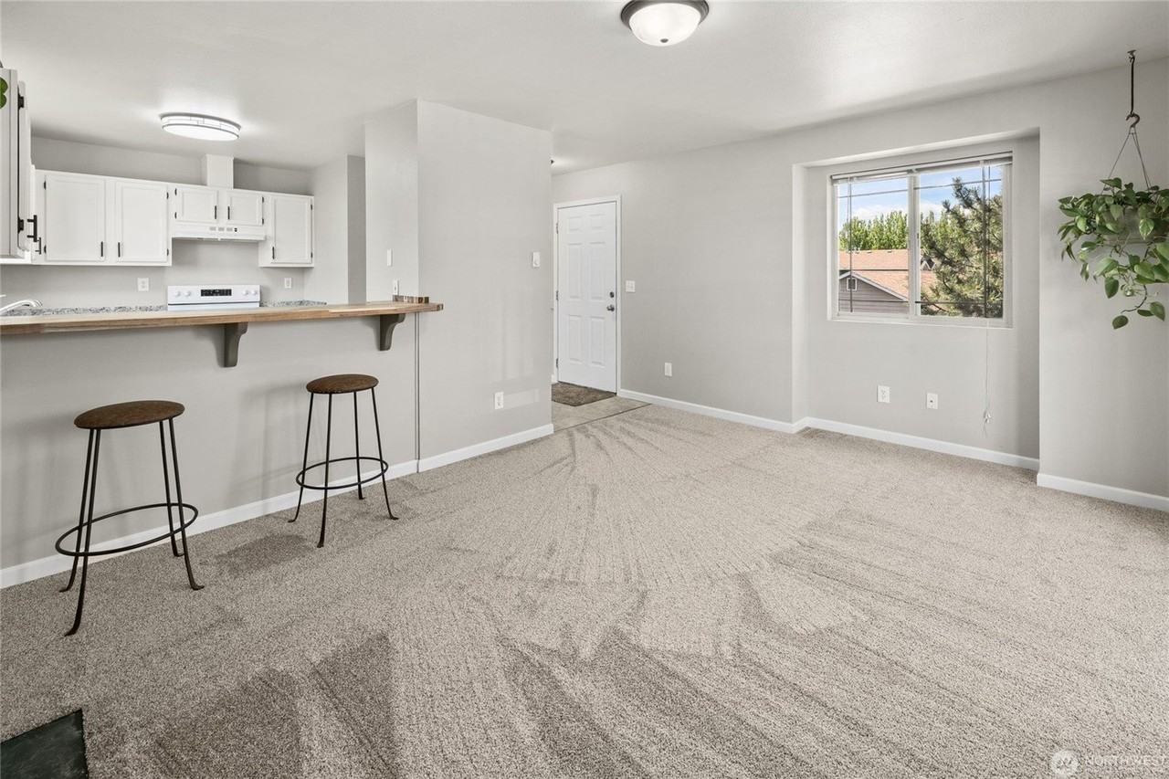 502 E River Ave #B - Photo 4 of 19