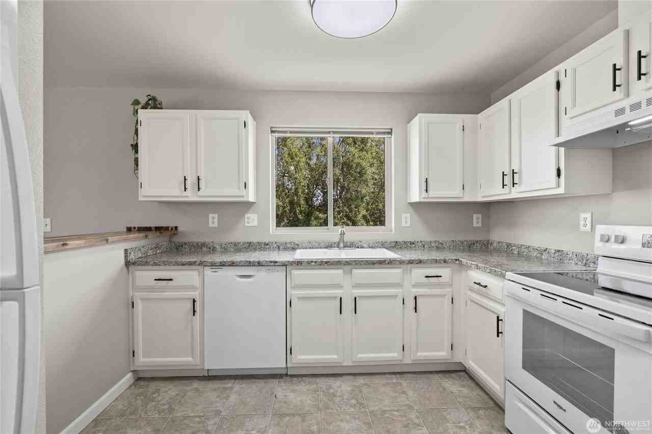 502 E River Ave #B - Photo 5 of 19