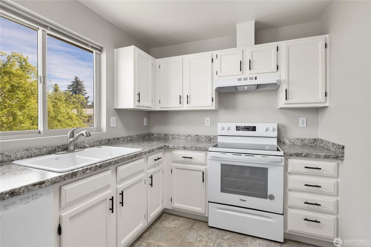 502 E River Ave #B - Photo 6 of 19