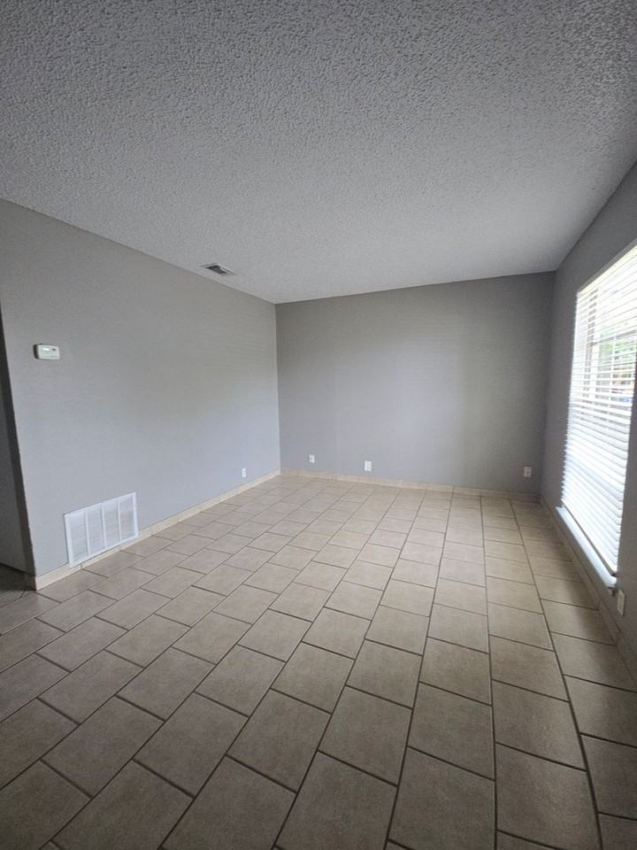 6815 Basilwood Dr - Photo 3 of 8