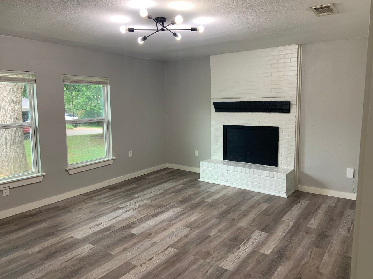 1929 Collier Dr - Photo 4 of 19