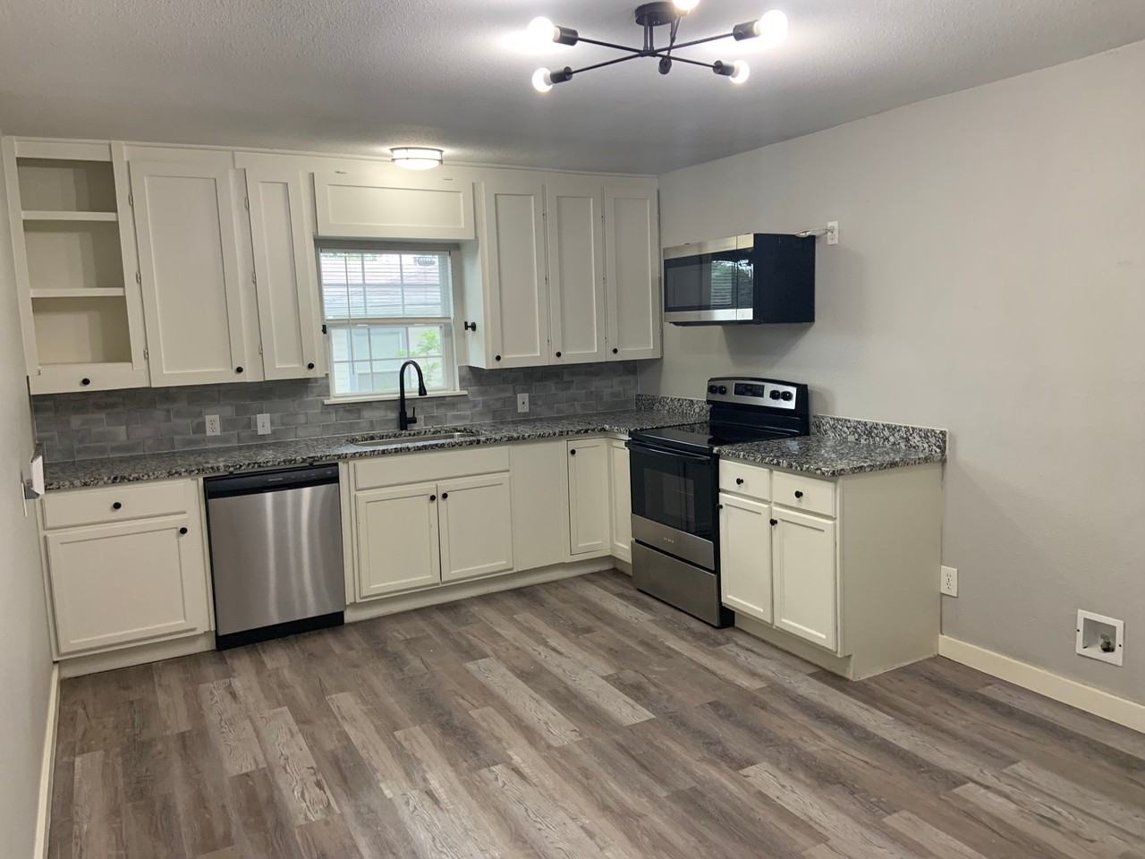1929 Collier Dr - Photo 5 of 19