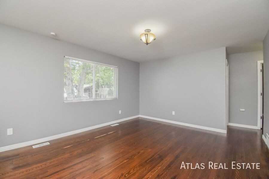 524 Rowe Ln - Photo 6 of 21