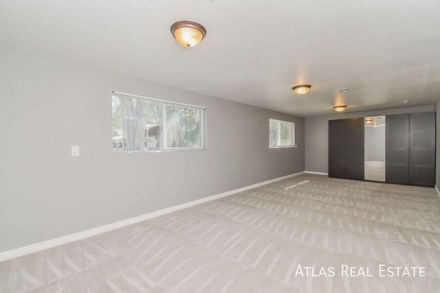 524 Rowe Ln - Photo 7 of 21