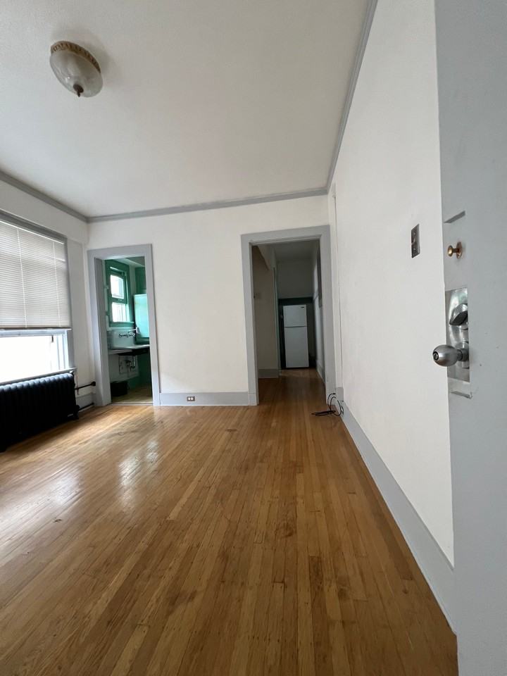 1305 Ne 45th St #A - Photo 3 of 6