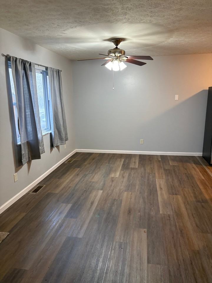 207 Florence St #B - Photo 2 of 12