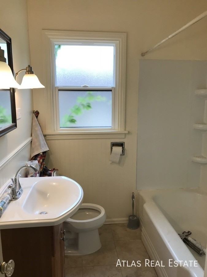 2233 S Saint Paul St - Photo 4 of 16