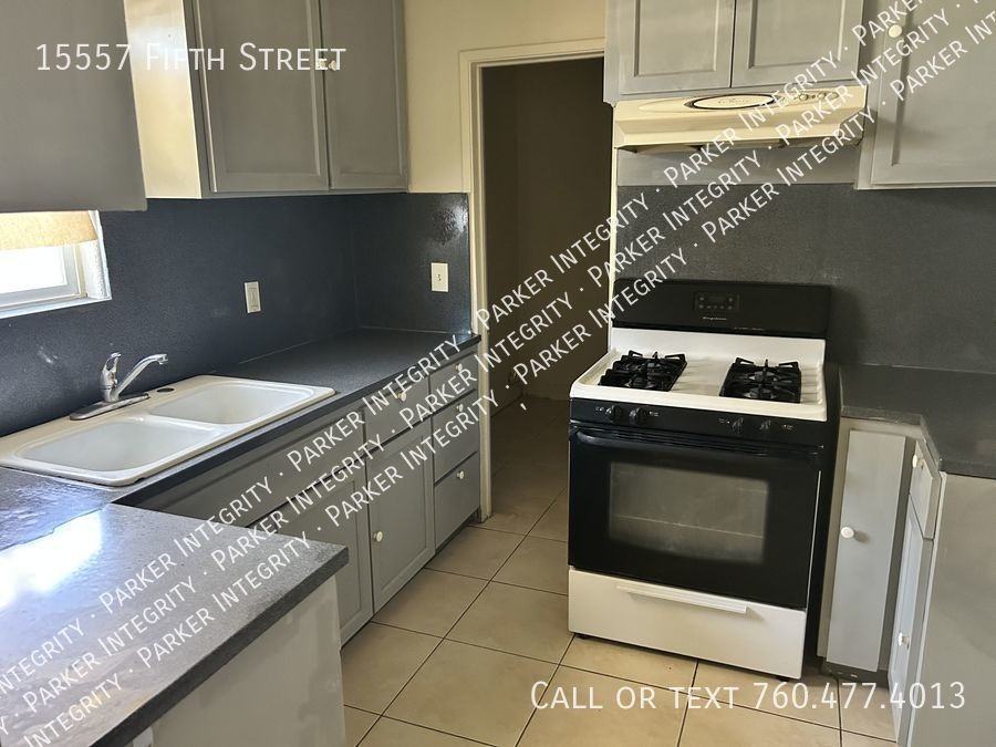 15557 5th St - Photo 4 of 8