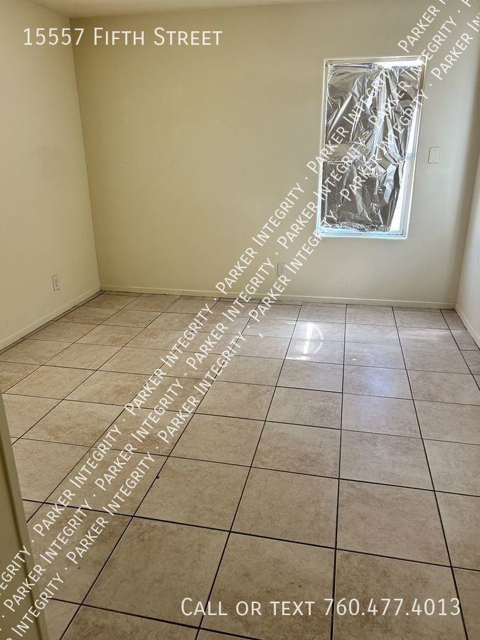 15557 5th St - Photo 5 of 8