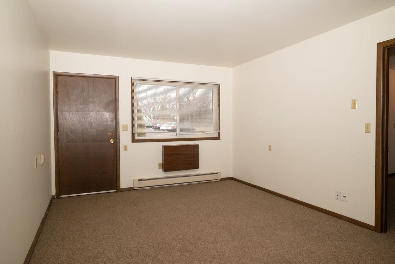 703 Chase Blvd - Photo 3 of 6