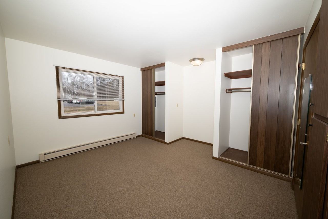 703 Chase Blvd - Photo 4 of 6