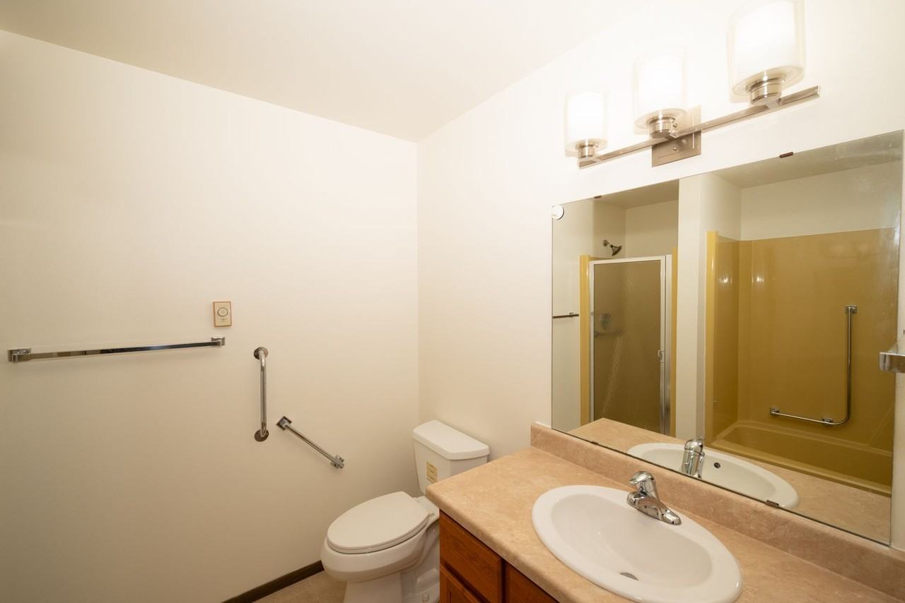 703 Chase Blvd - Photo 5 of 6