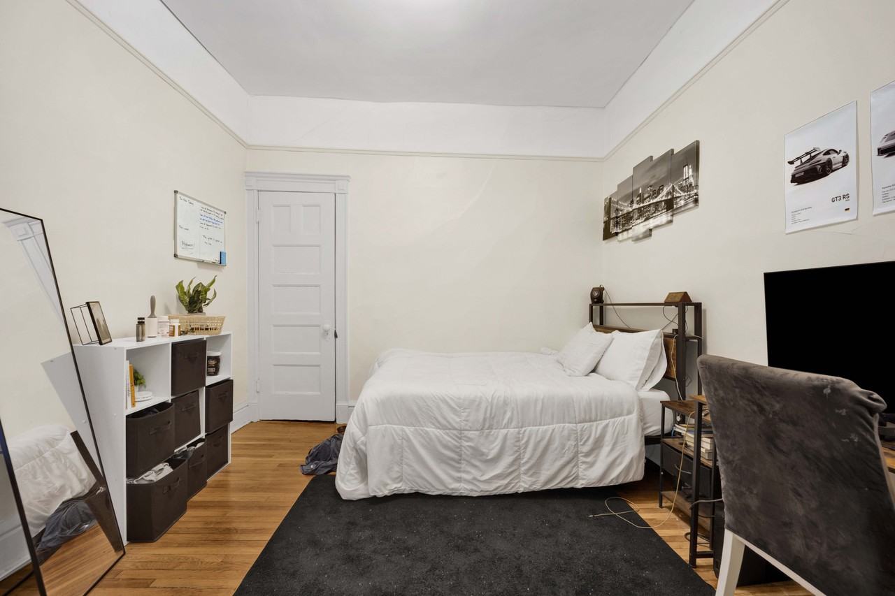 2522 N Burling St Apt 2 #2 - Photo 4 of 8