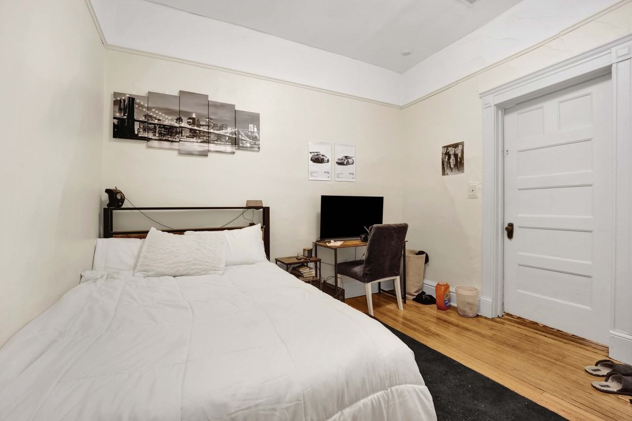 2522 N Burling St Apt 2 #2 - Photo 5 of 8