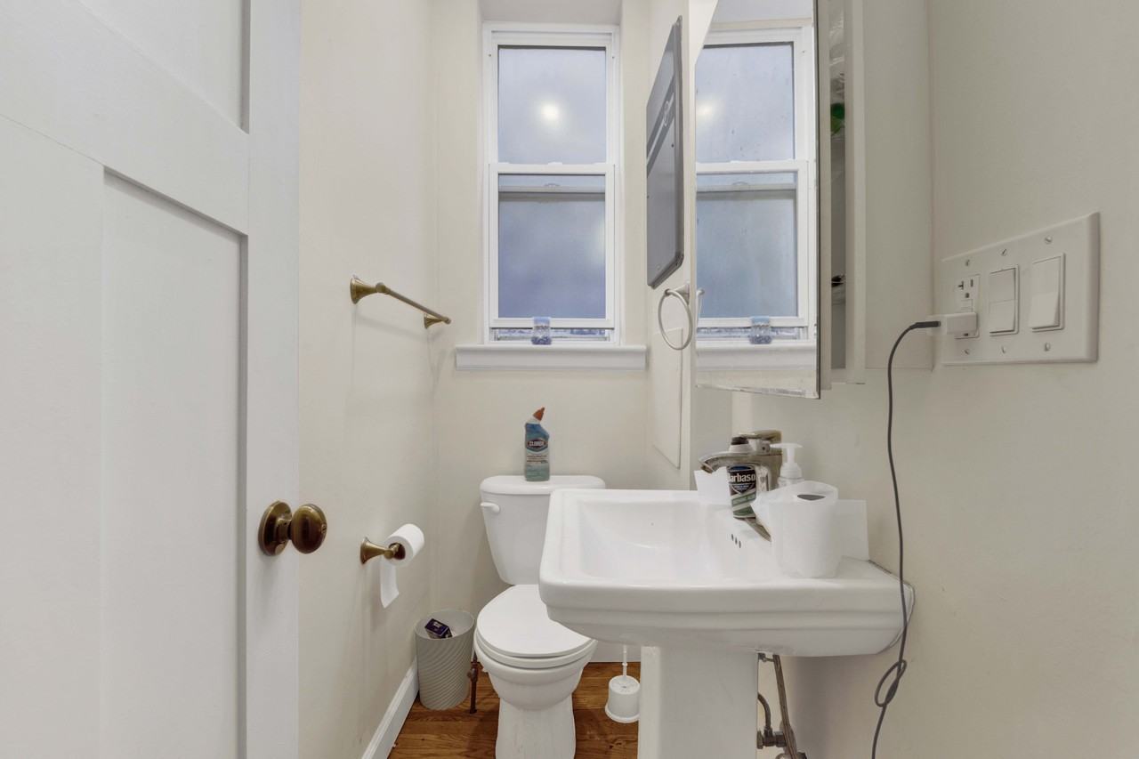 2522 N Burling St Apt 2 #2 - Photo 6 of 8