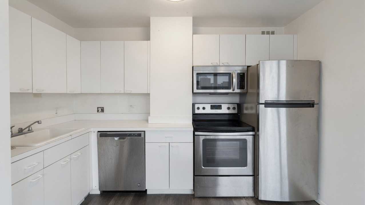 2400 N Lakeview Ave #615 - Photo 3 of 8