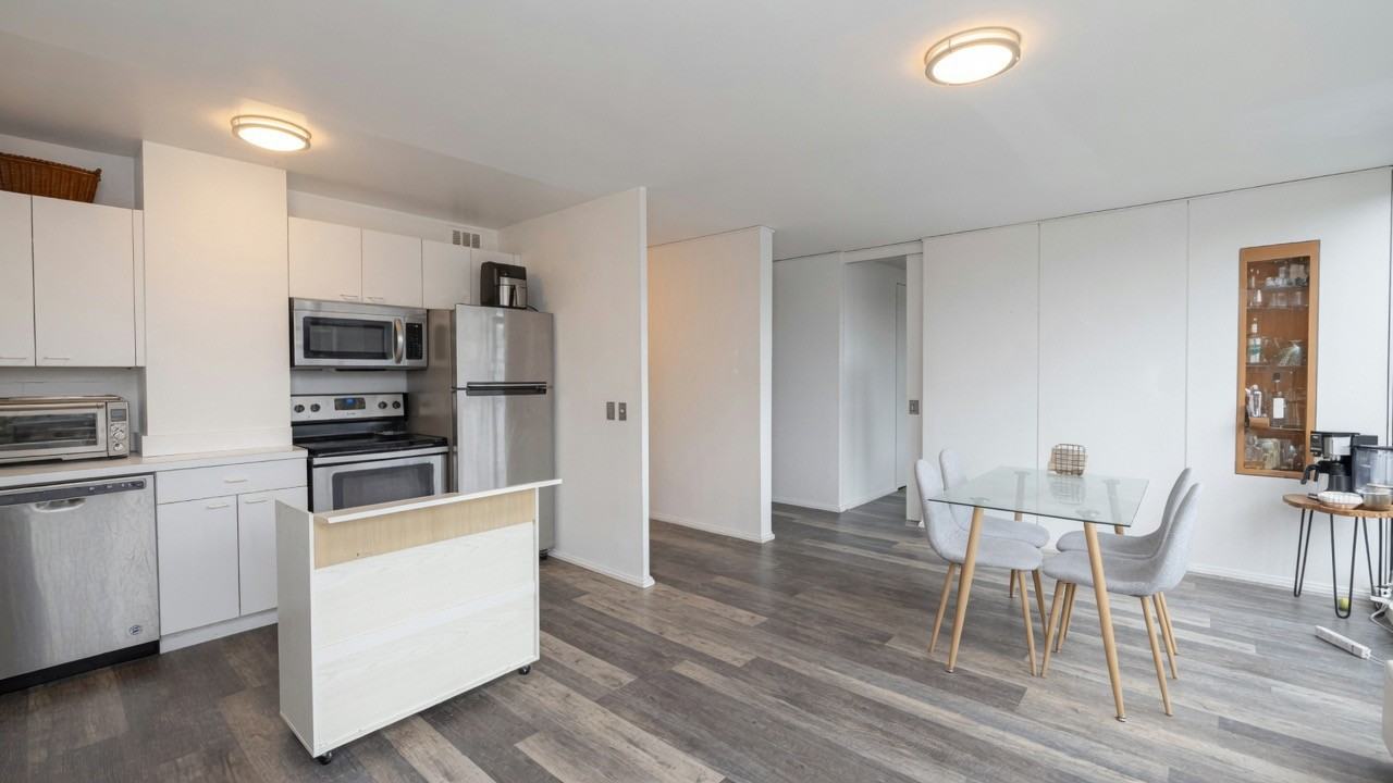 2400 N Lakeview Ave #615 - Photo 4 of 8