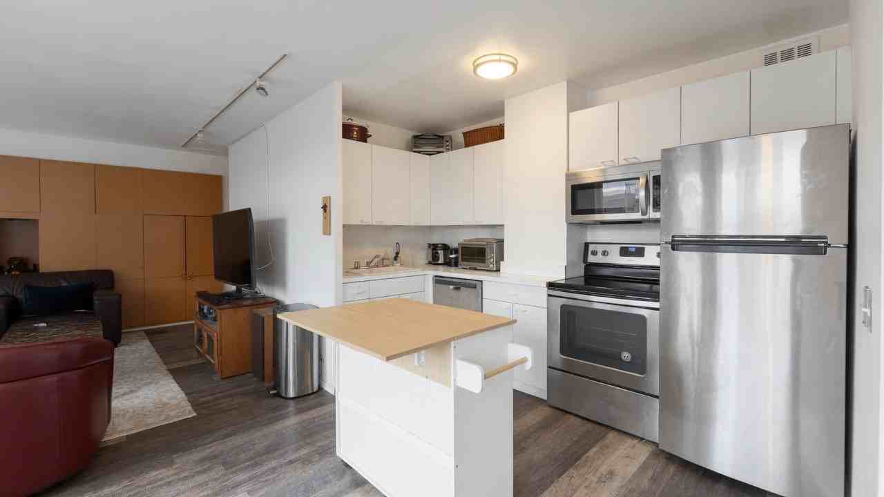 2400 N Lakeview Ave #615 - Photo 5 of 8