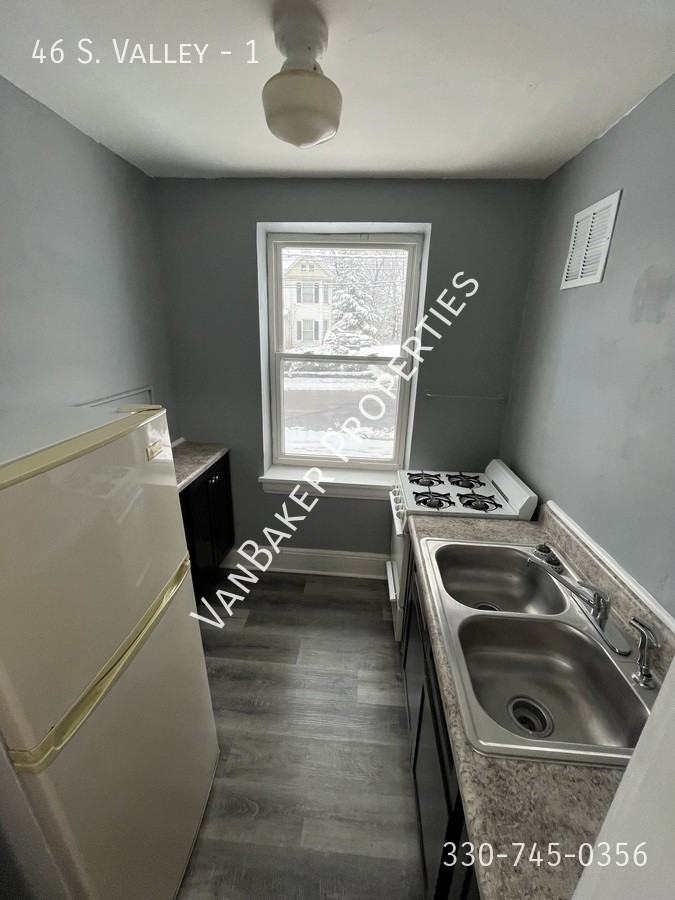 46 S Valley St #1 - Photo 5 of 7