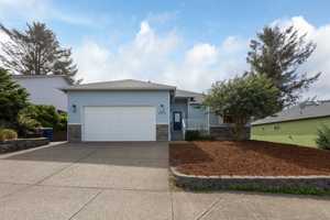 featured image of 2630 Ne 45th St