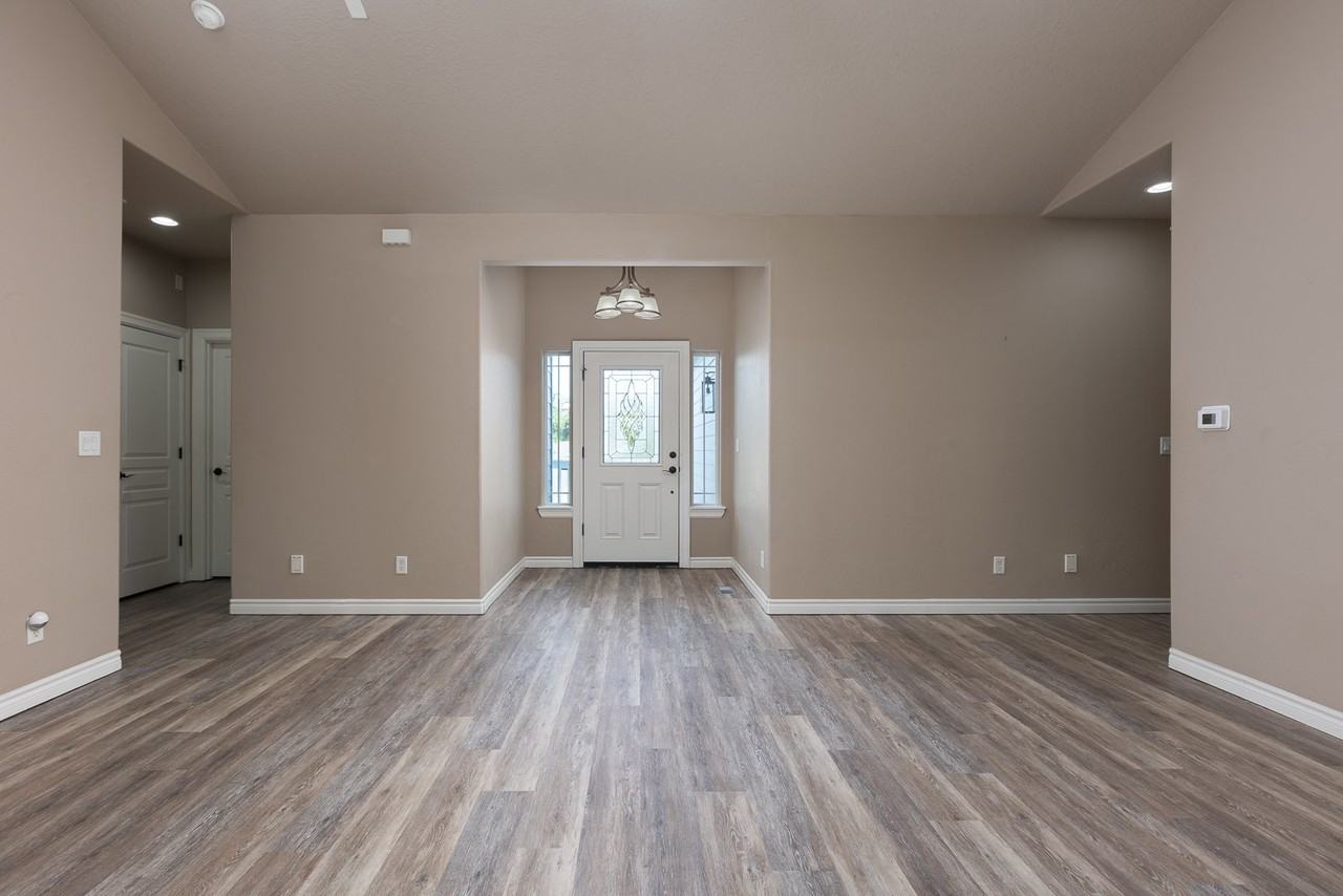 2630 Ne 45th St - Photo 6 of 16