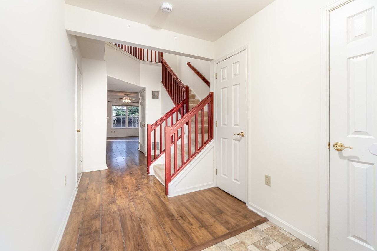 127 Cardinal Ln - Photo 5 of 32