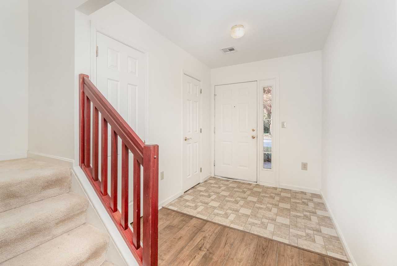 127 Cardinal Ln - Photo 6 of 32