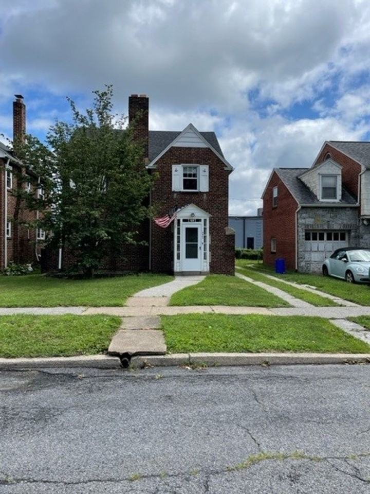 2983 N 6th St - Photo 2 of 22