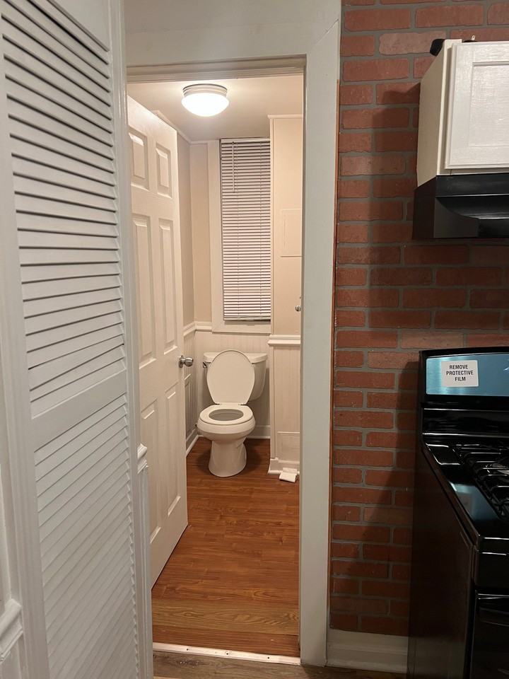 1512 N Greenview Ave - Photo 2 of 8