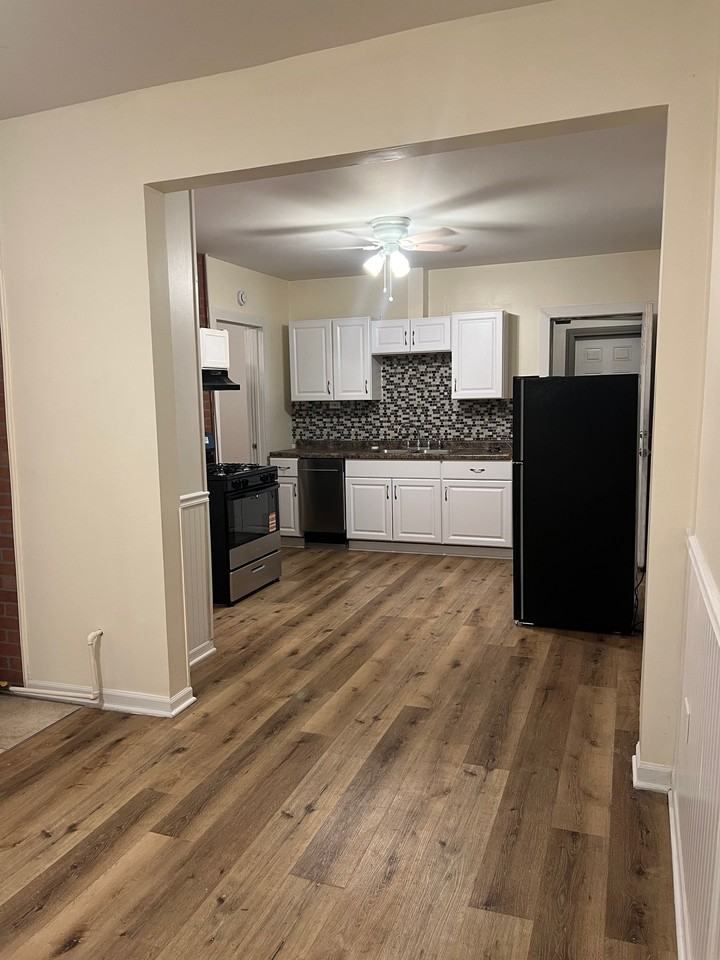 1512 N Greenview Ave - Photo 3 of 8
