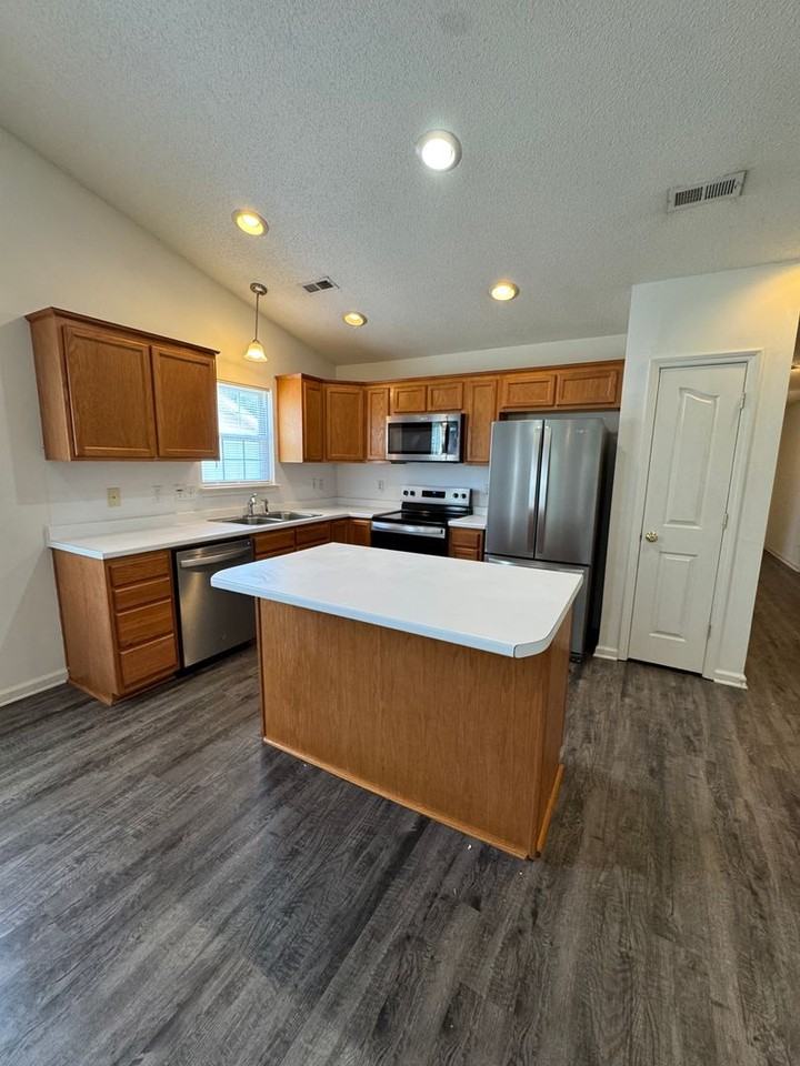 144 Springwood Ln - Photo 4 of 22