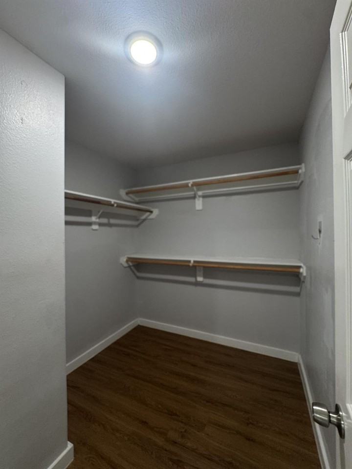 6066 Haight St #B - Photo 4 of 10