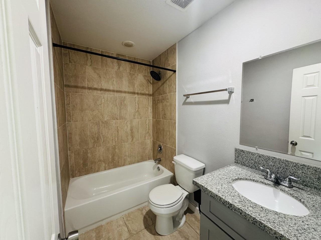 6066 Haight St #B - Photo 5 of 10
