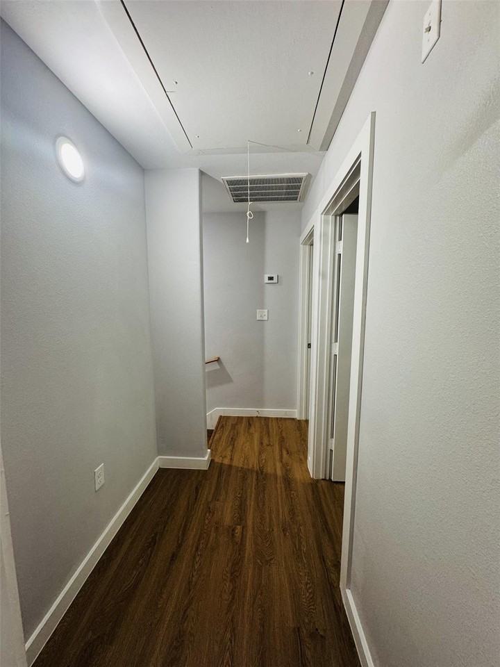 6066 Haight St #B - Photo 7 of 10