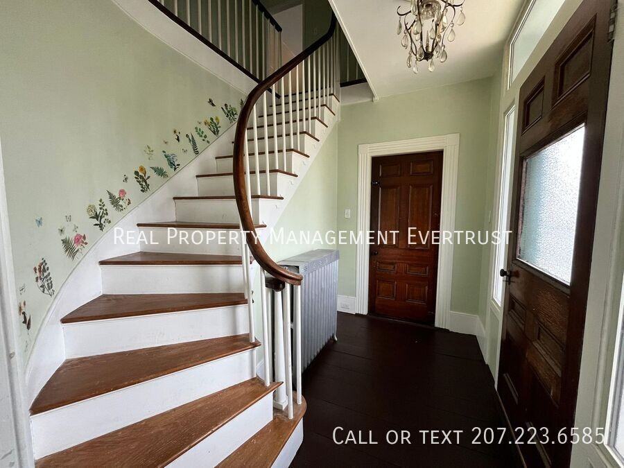 98 Main St #B