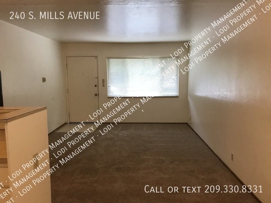 240 S Mills Ave - Photo 3 of 10
