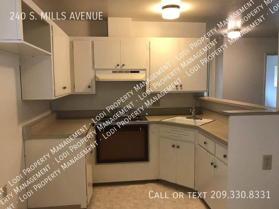 240 S Mills Ave - Photo 4 of 10