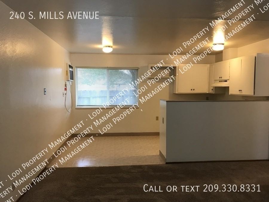 240 S Mills Ave - Photo 5 of 10