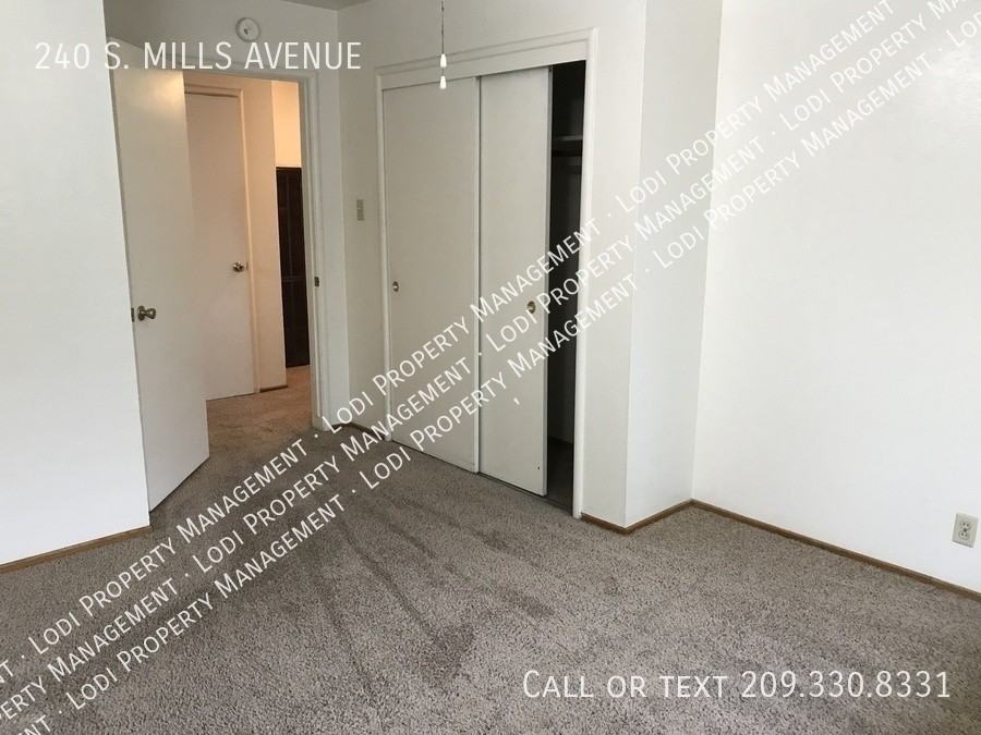 240 S Mills Ave - Photo 6 of 10