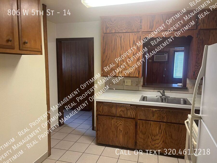 806 W 5th St #14 - Photo 3 of 15