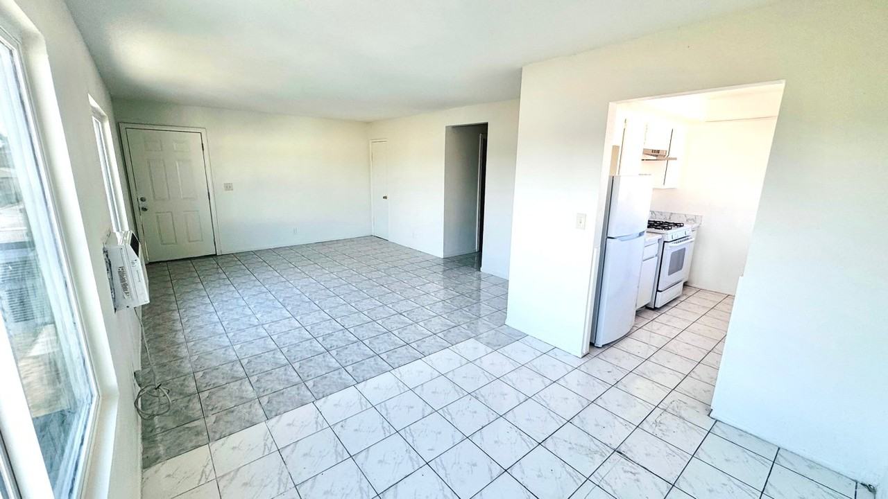 678 Del Rosa Pl #D - Photo 4 of 12